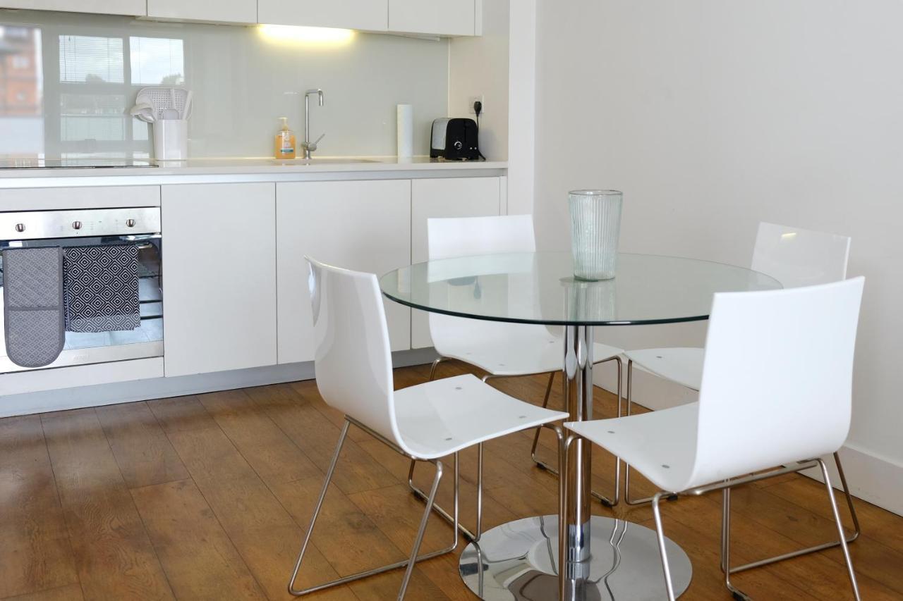 Luxury 2-Bed Flat Parking And Close To The Tube London Ngoại thất bức ảnh