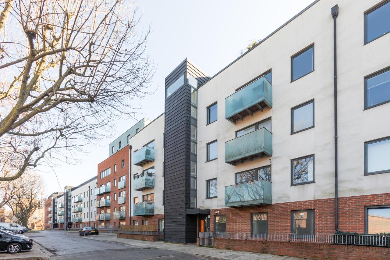 Luxury 2-Bed Flat Parking And Close To The Tube London Ngoại thất bức ảnh