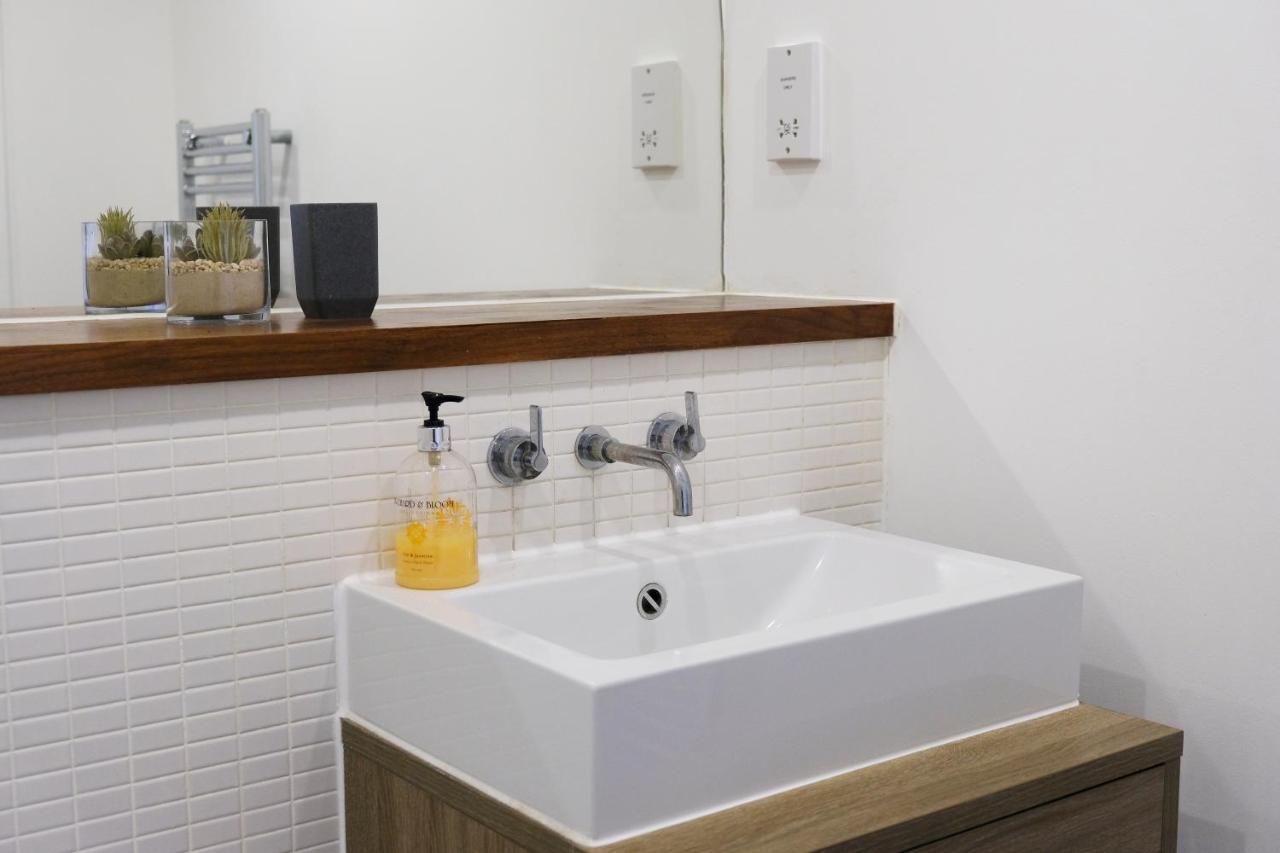 Luxury 2-Bed Flat Parking And Close To The Tube London Ngoại thất bức ảnh